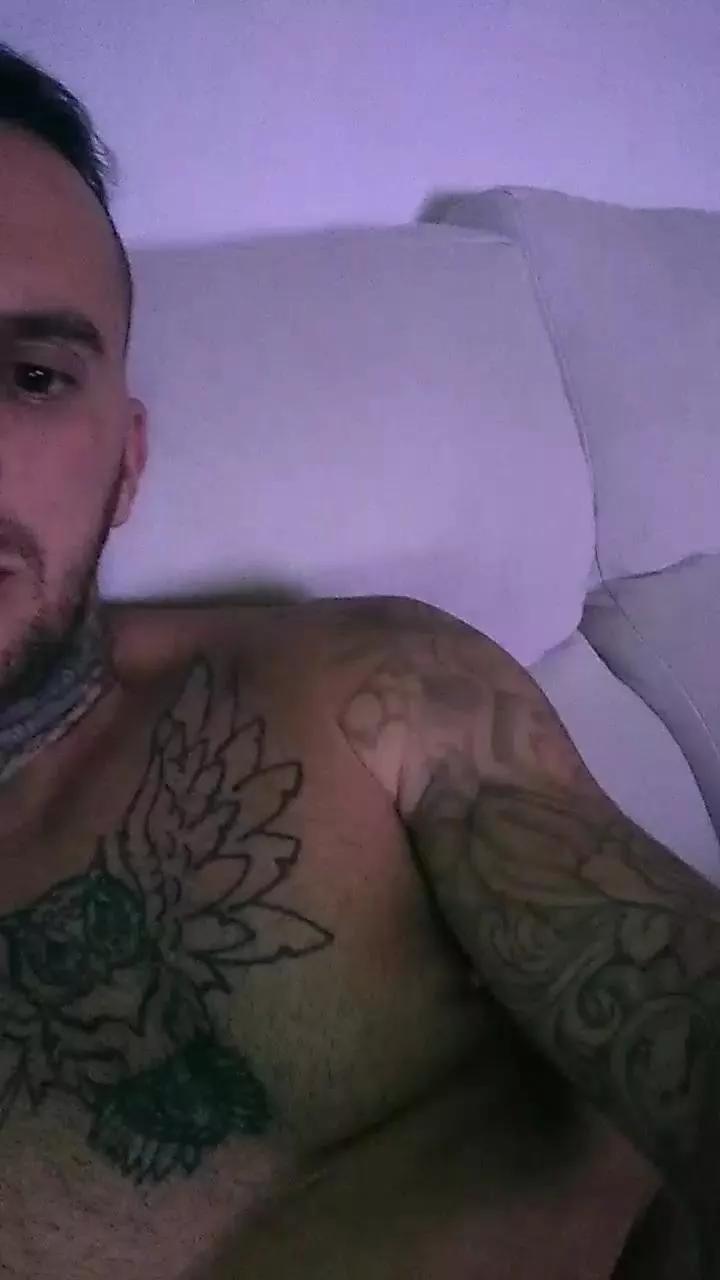 Alexhookah69 on Cam4 