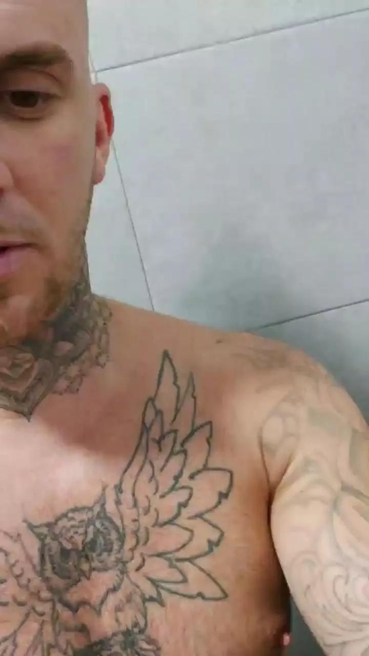 Alexhookah69 on Cam4 