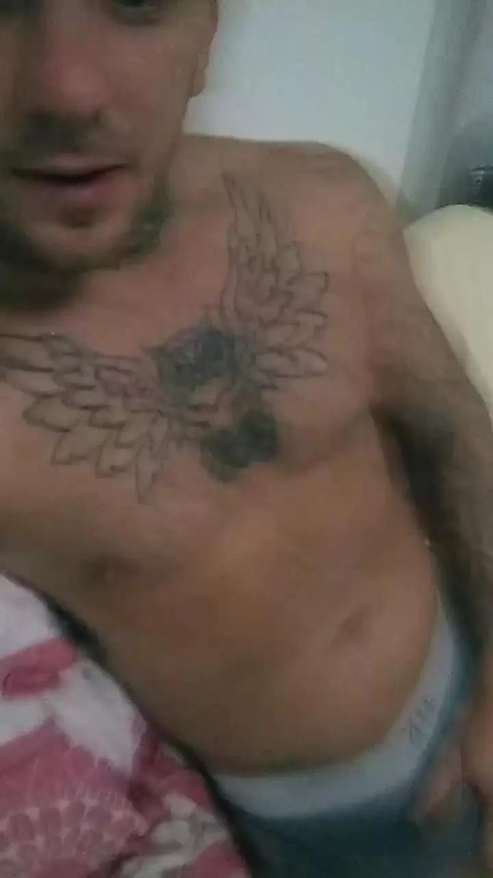 Alexhookah69 on Cam4 