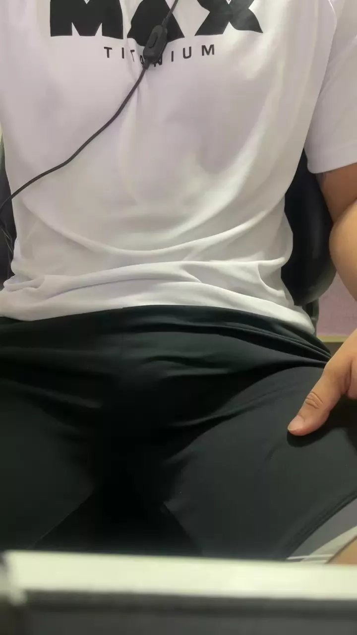 Offline anonimooooooogg on Cam4