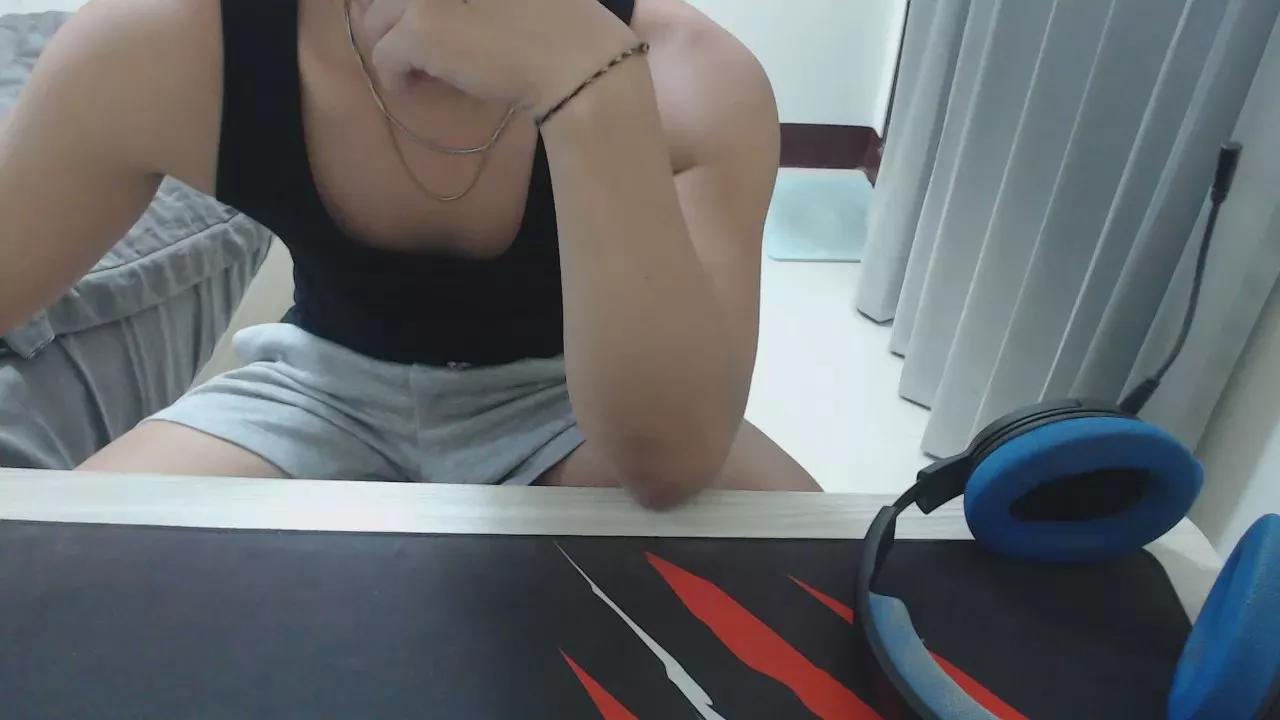 Aqu_01 on Cam4 