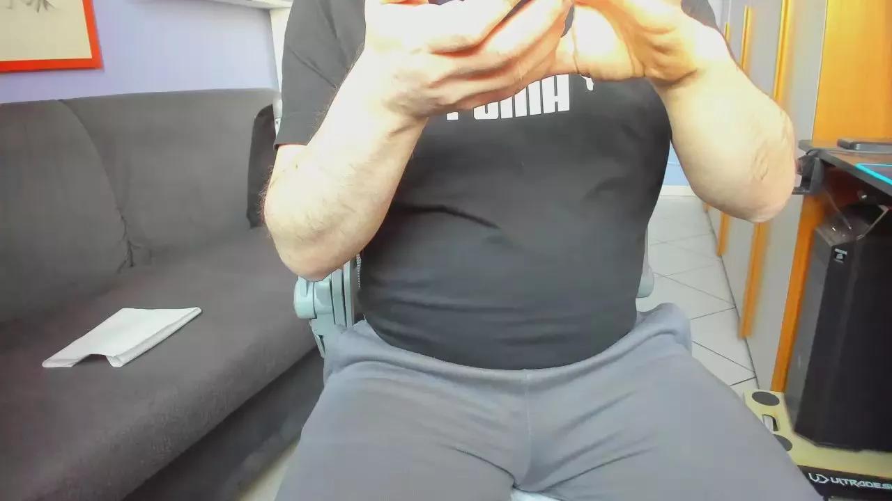 bananagigante on Cam4 