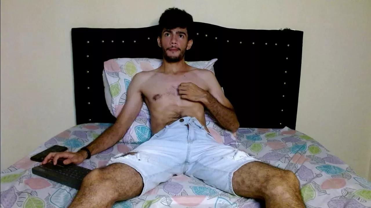 Bear_97x on Cam4 