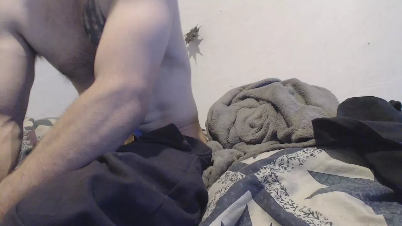 Offline bigBUZZZZ69 on Cam4