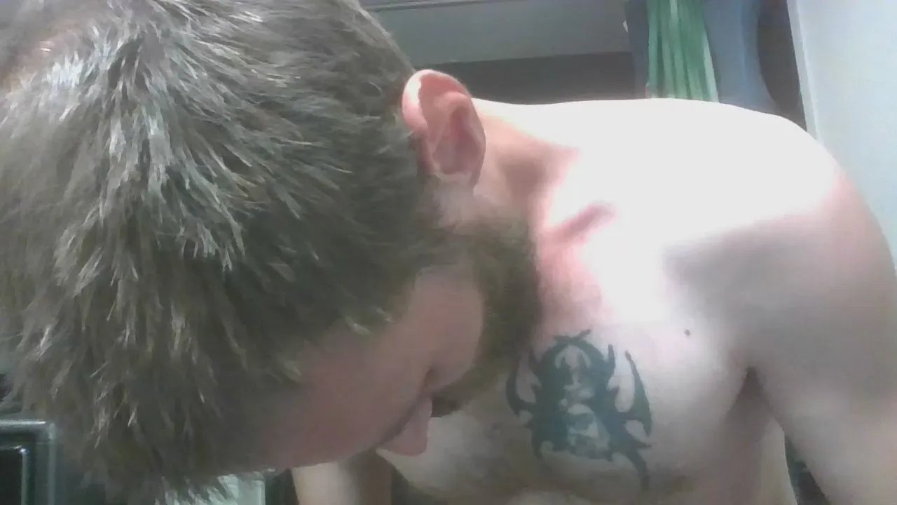 Offline bigBUZZZZ69 on Cam4