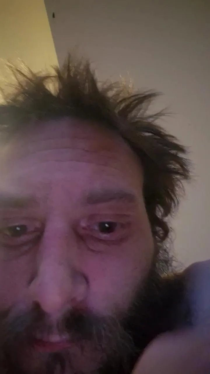 Offline bigBUZZZZ69 on Cam4