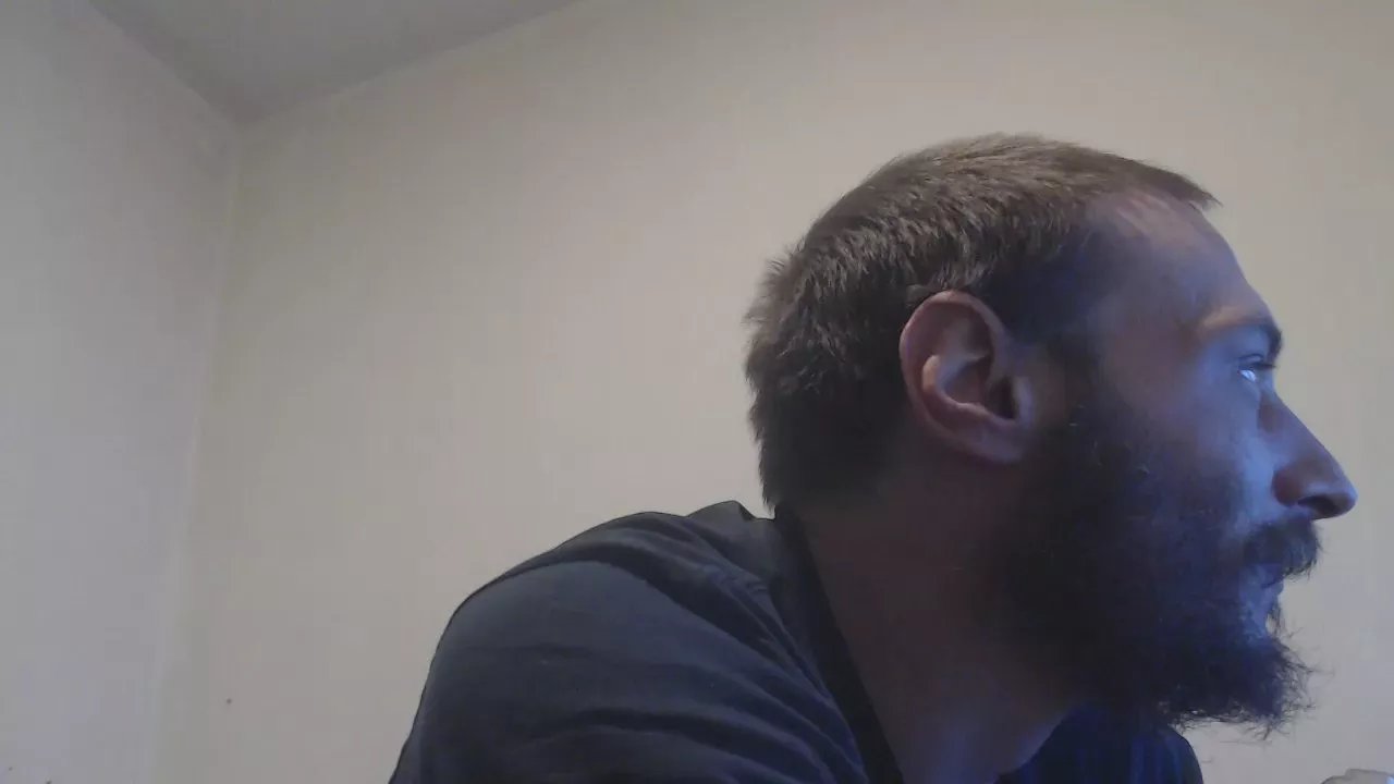 Offline bigBUZZZZ69 on Cam4