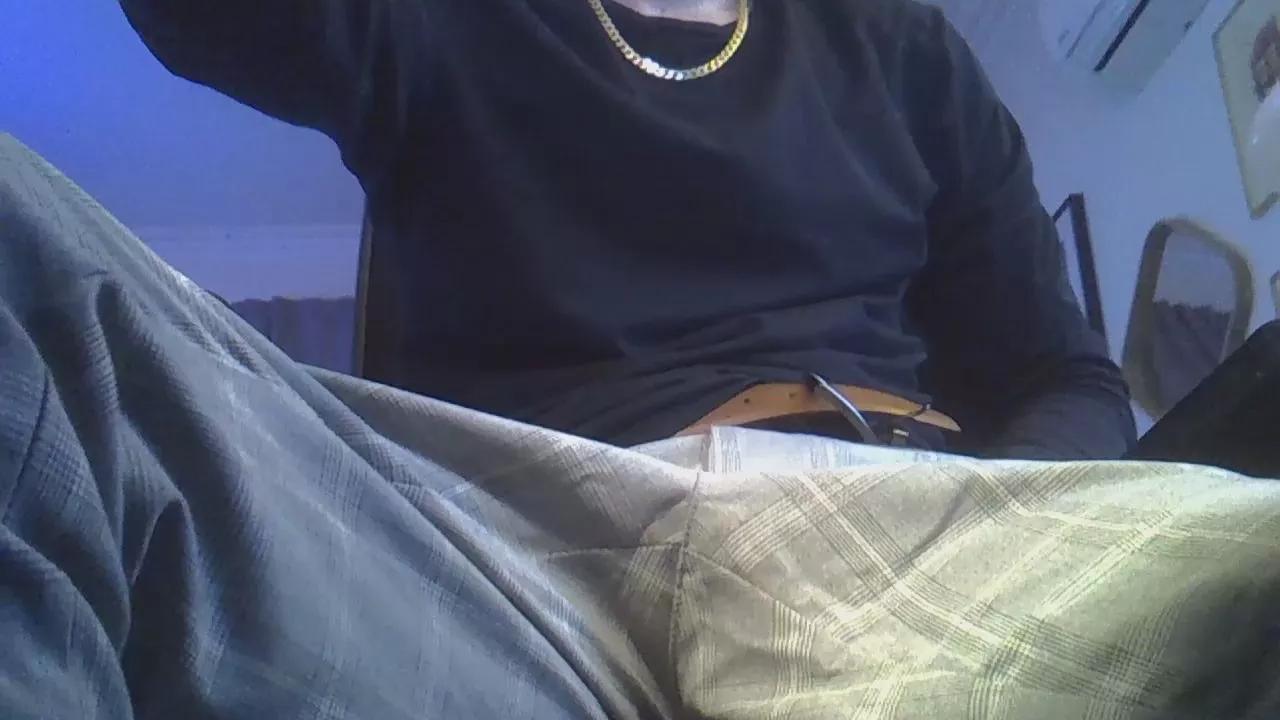 bigone46_xxx on Cam4 