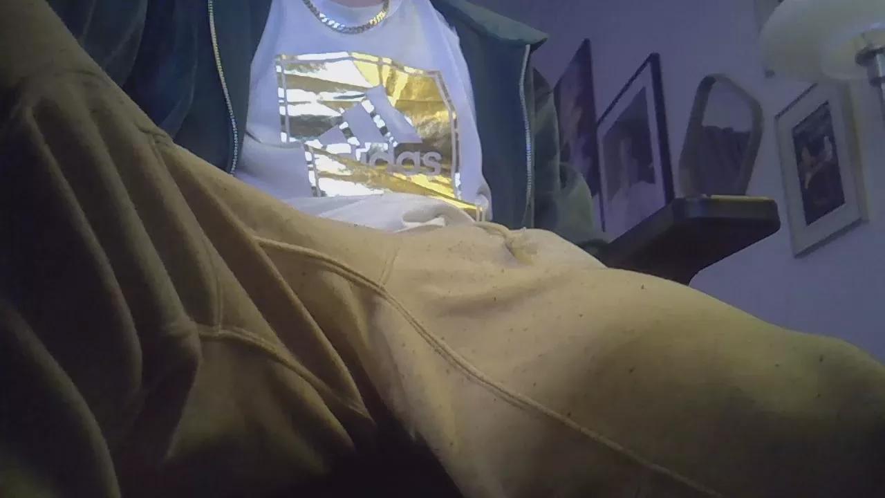 bigone46_xxx on Cam4 