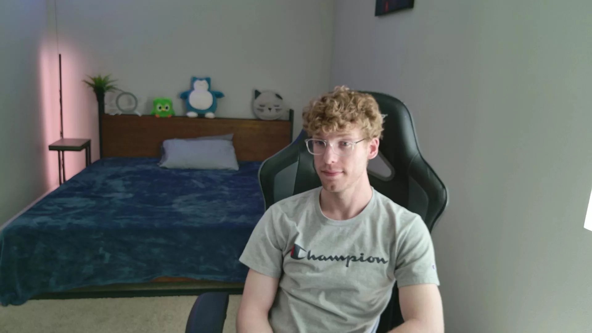 Offline BlueEyedTallGuy on Cam4