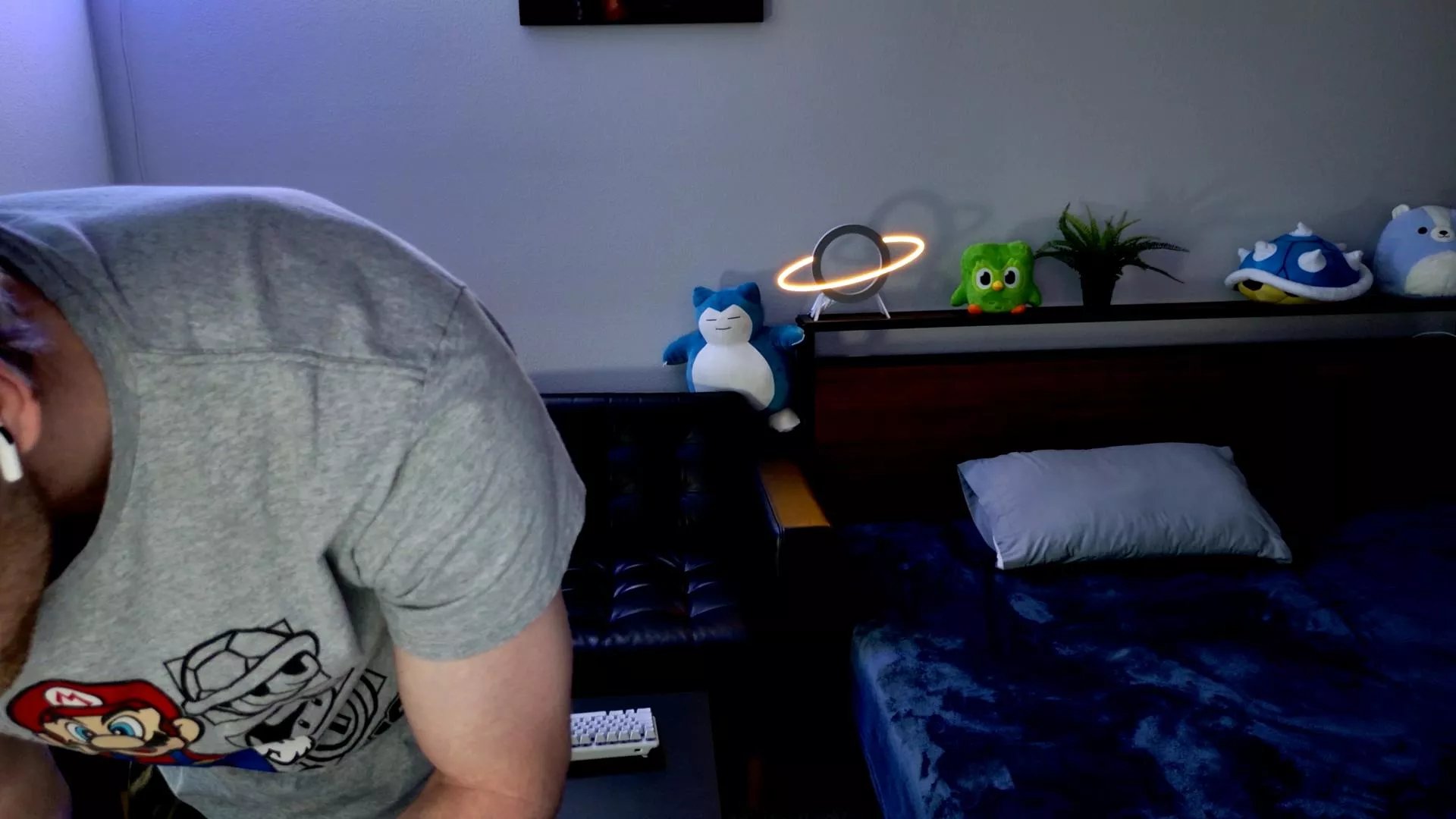 Offline BlueEyedTallGuy on Cam4