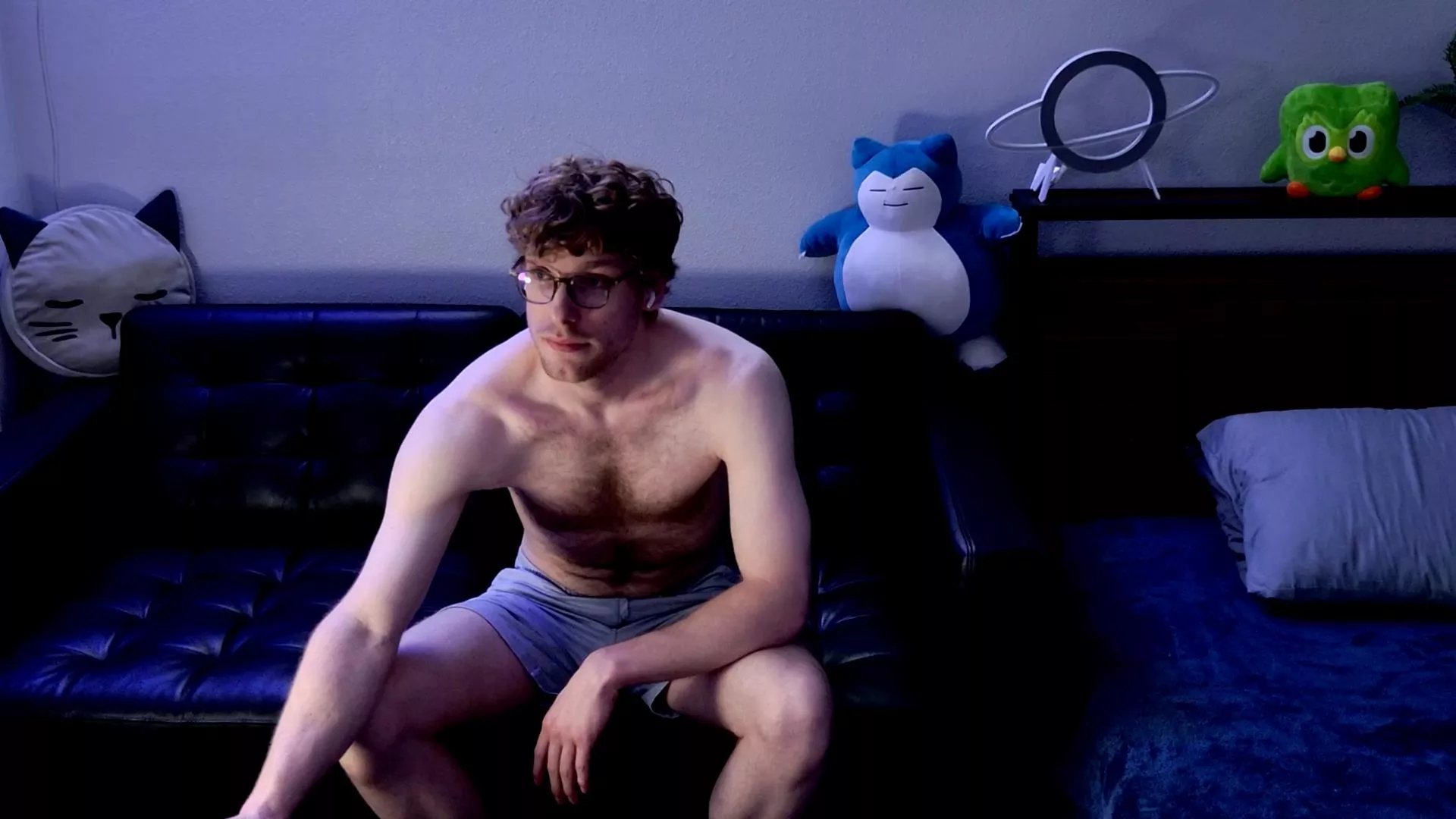 Offline BlueEyedTallGuy on Cam4