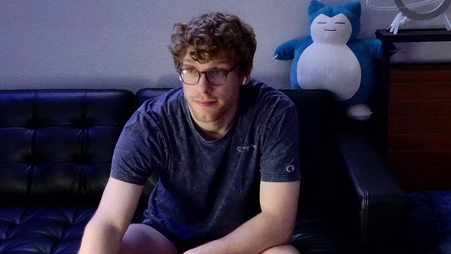 Offline BlueEyedTallGuy on Cam4