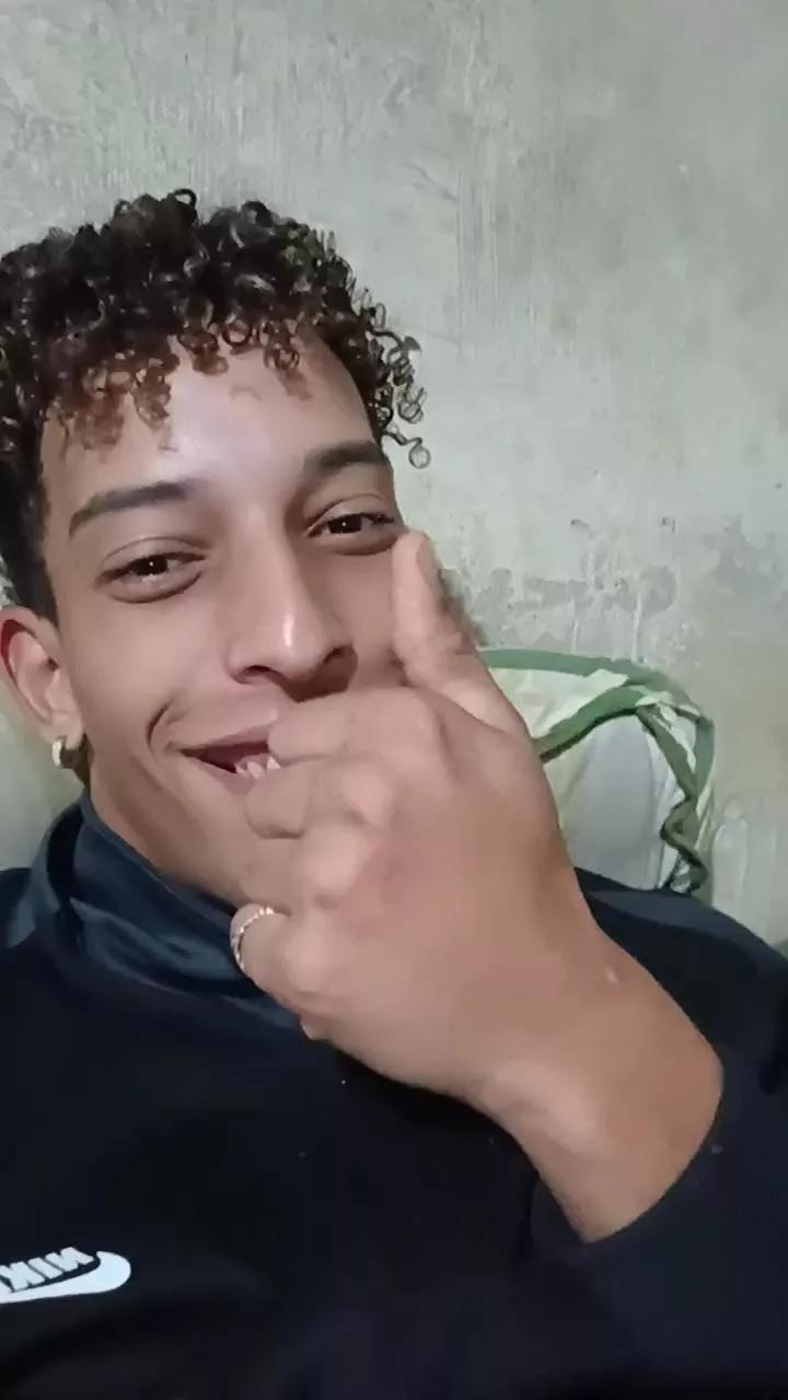 Brnzl on Cam4 