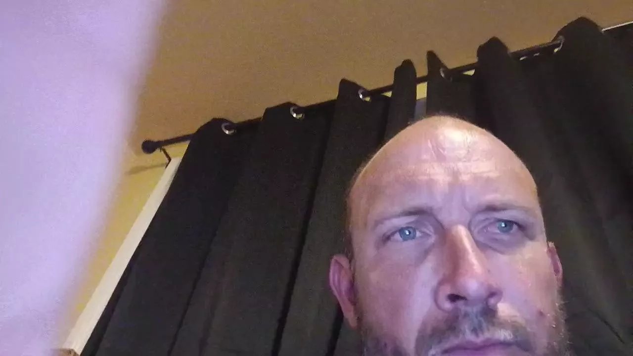 Offline brucejuce666 on Cam4