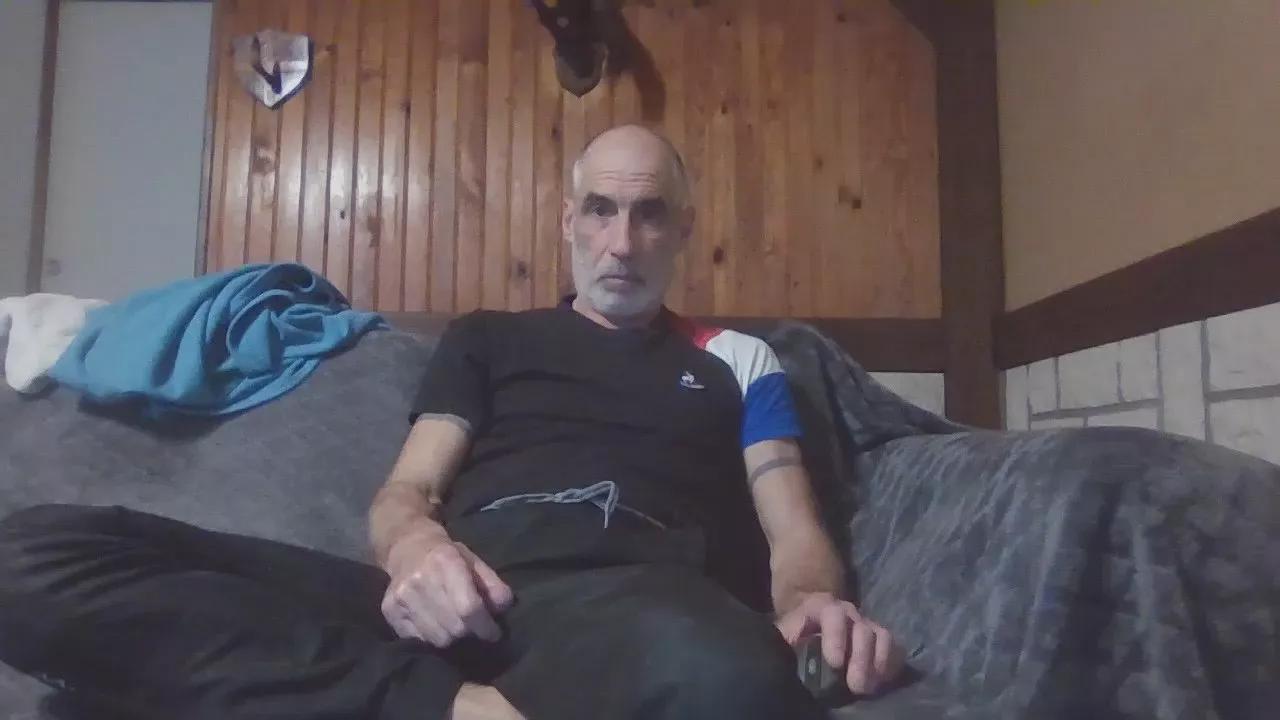bucheron85 on Cam4 