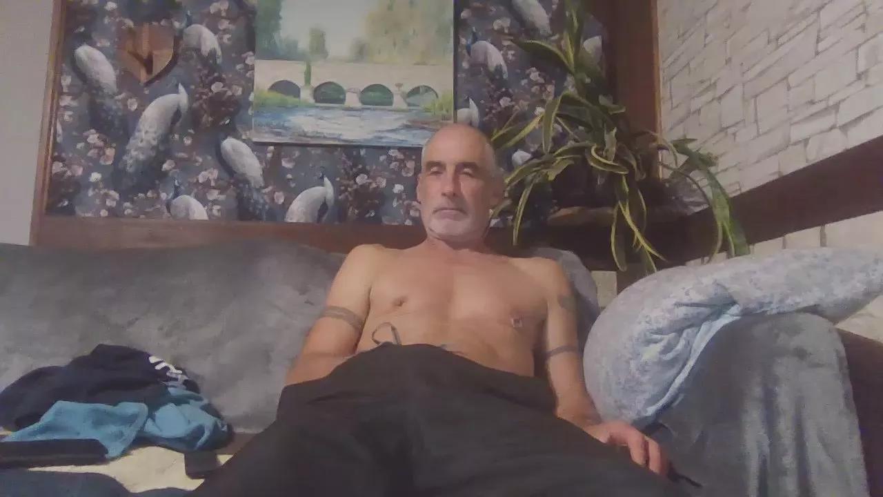 bucheron85 on Cam4 