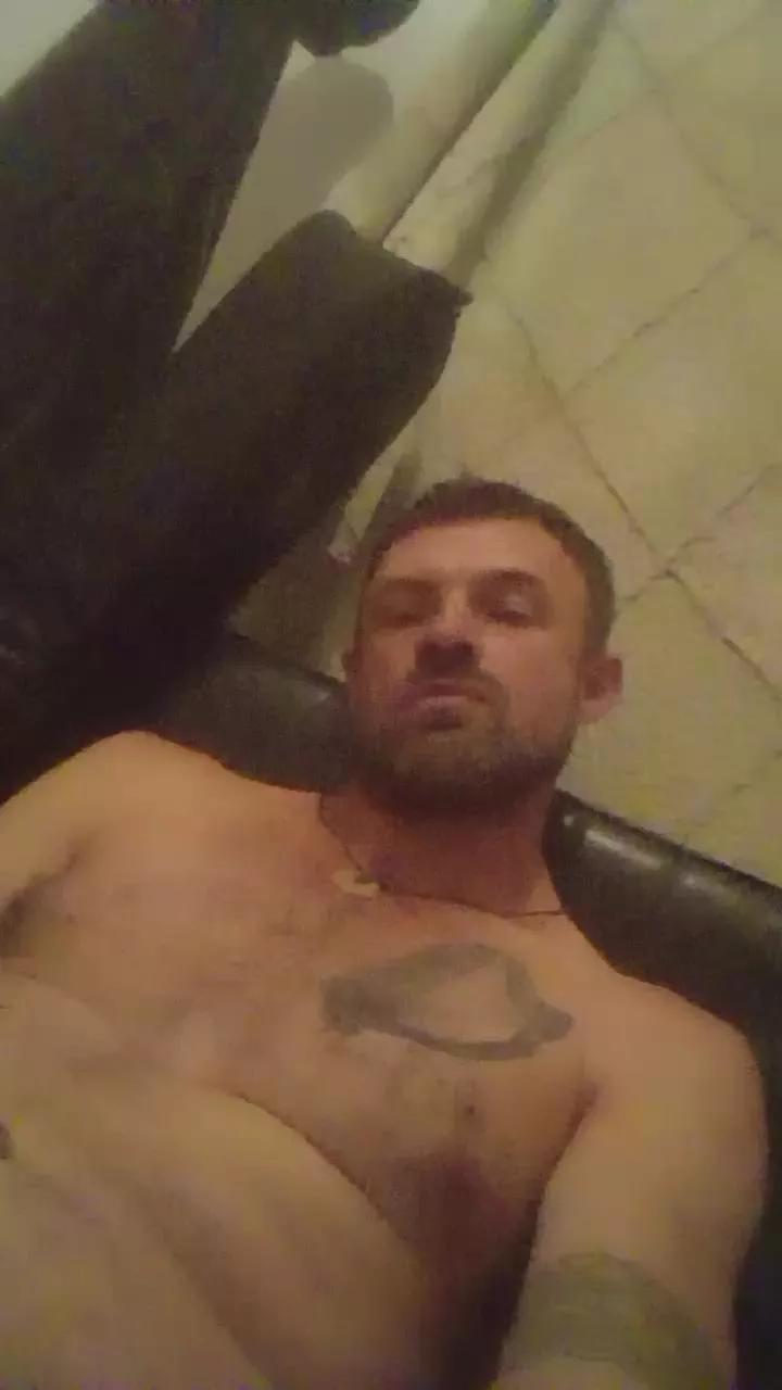 Carlitos12 on Cam4 