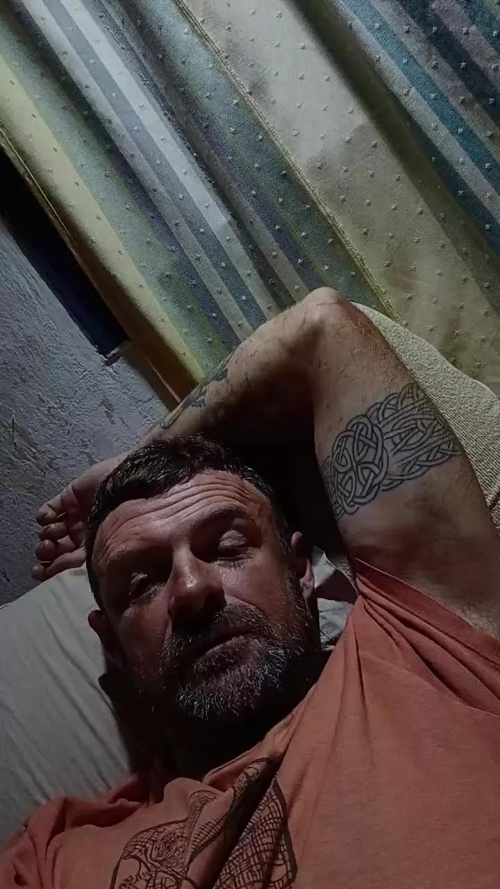 Carlitos12 on Cam4 