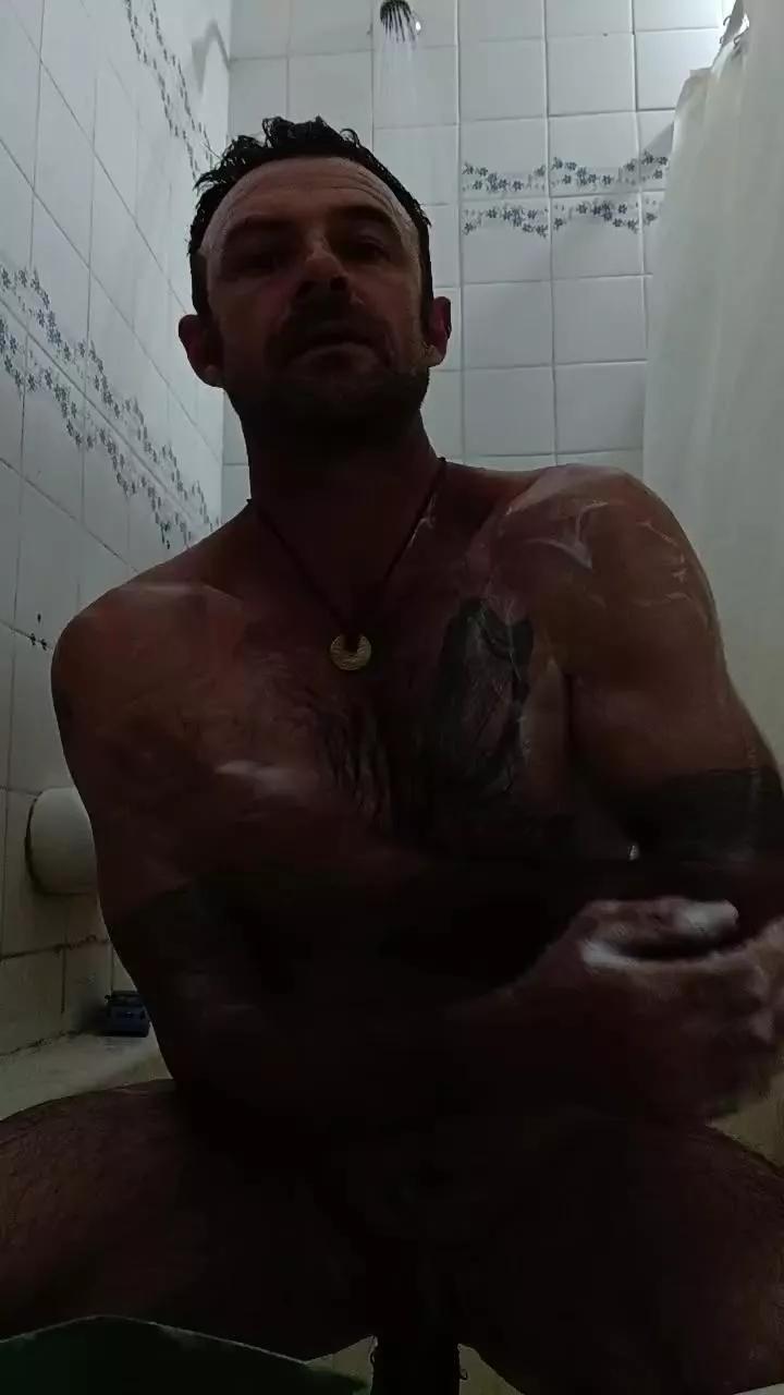 Carlitos12 on Cam4 
