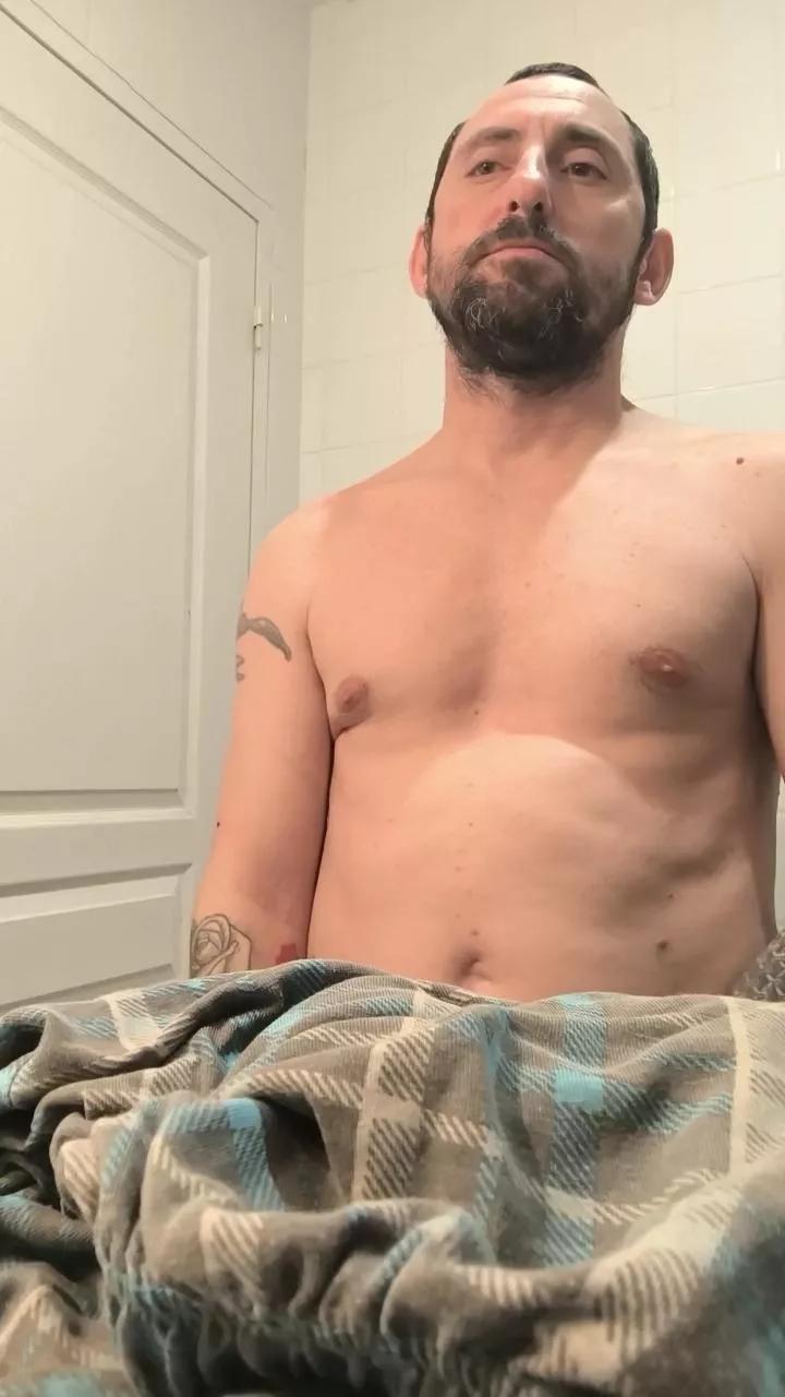 Couple84300 on Cam4 
