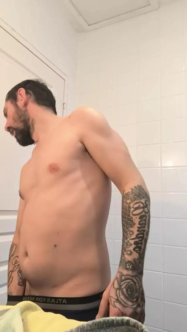Couple84300 on Cam4 
