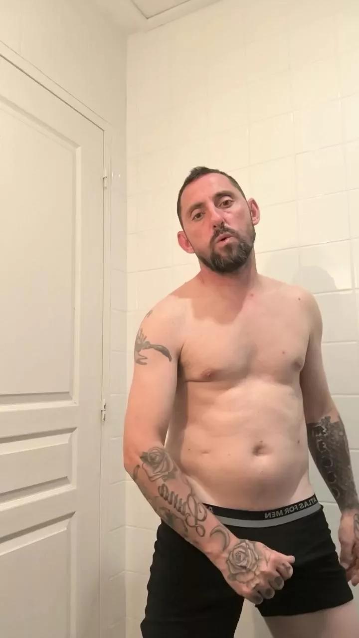 Couple84300 on Cam4 