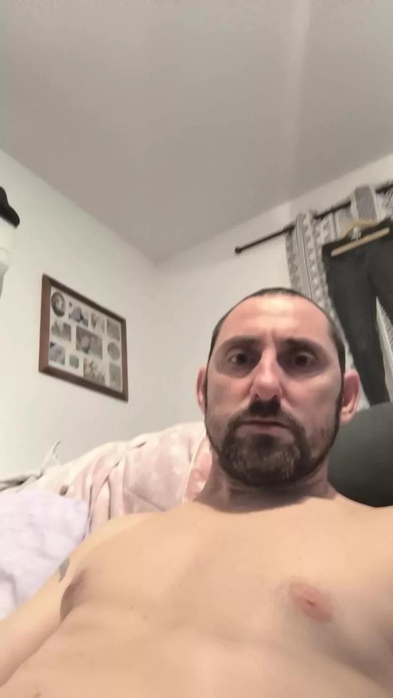 Couple84300 on Cam4 