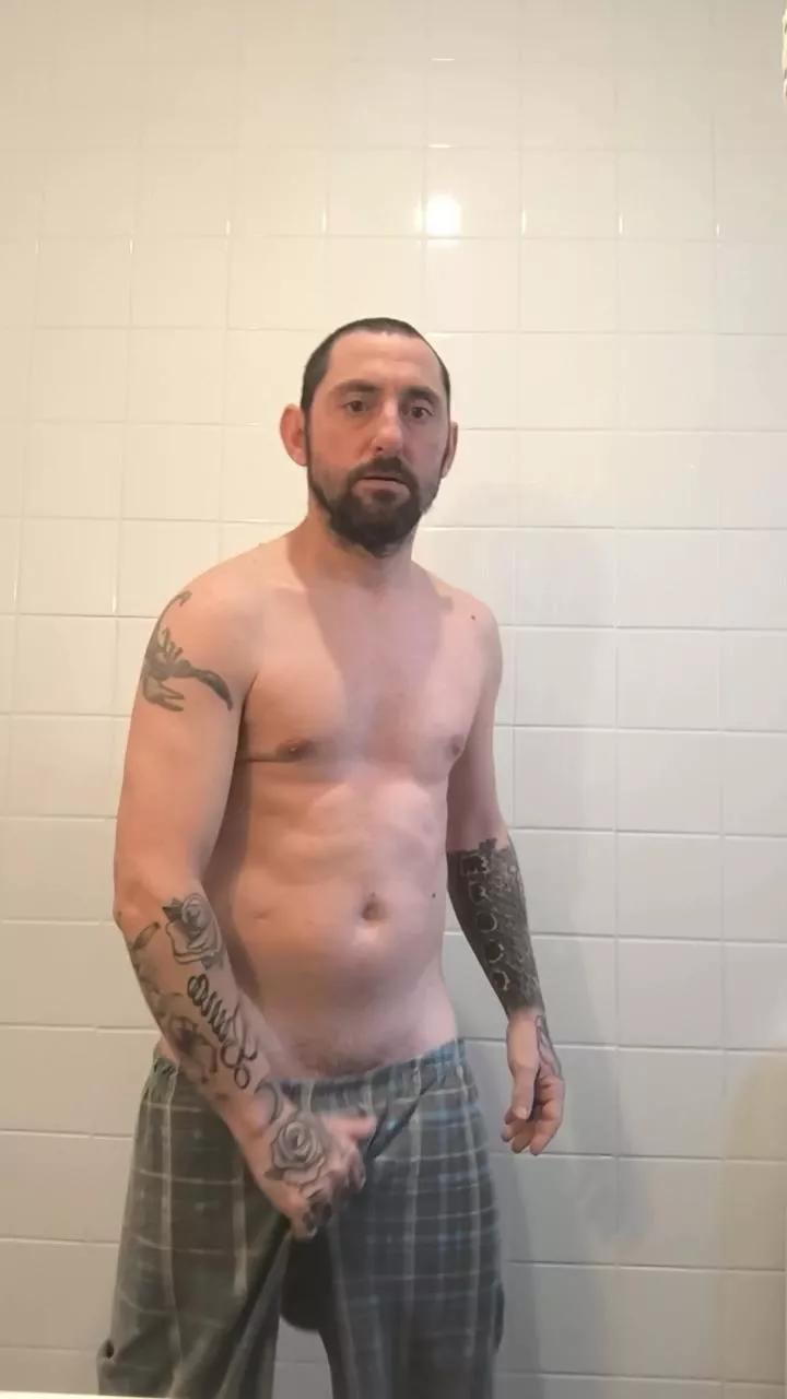 Couple84300 on Cam4 