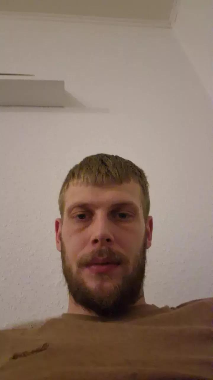 Dirtydick95 on Cam4 