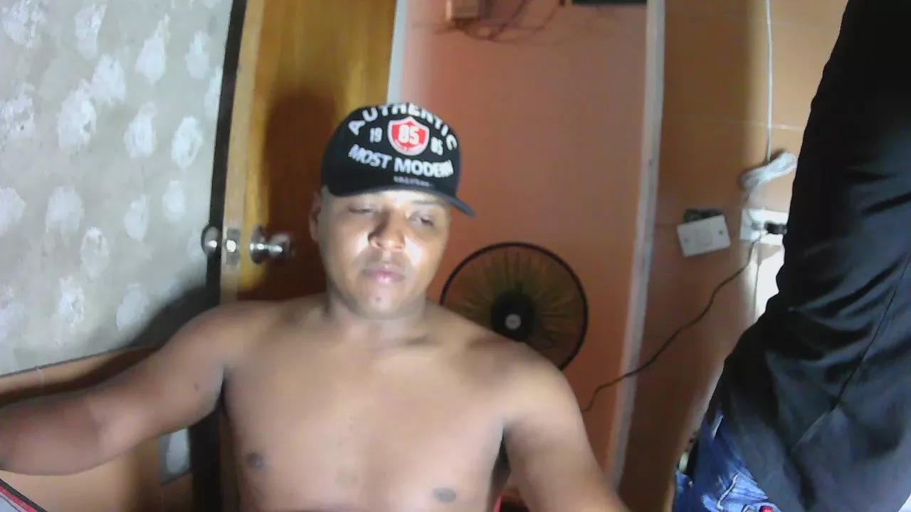 Dirtypig_boys22 on Cam4 