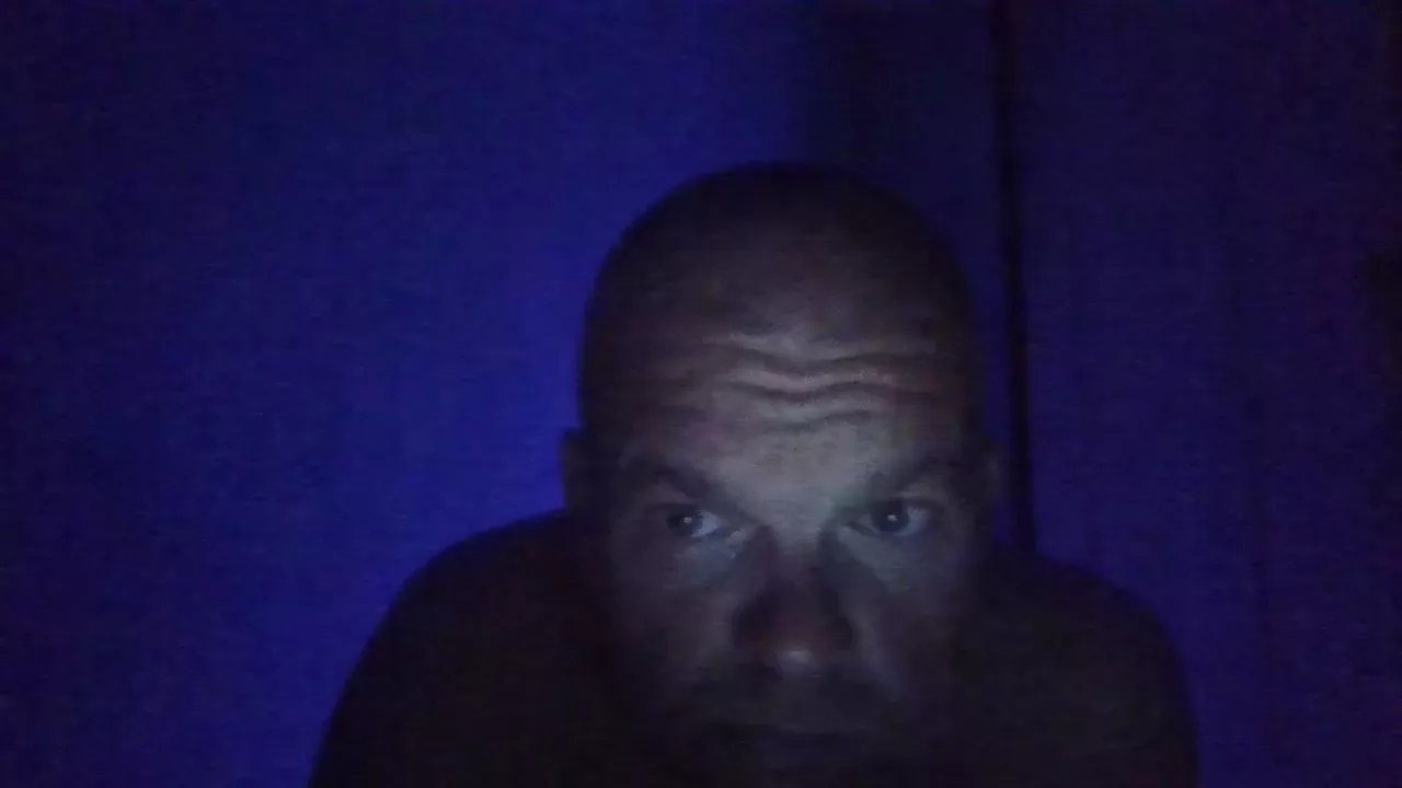 Offline dmooney778gm on Cam4