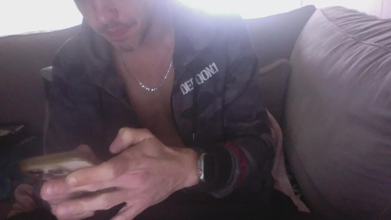 Dutchversaguy on Cam4 