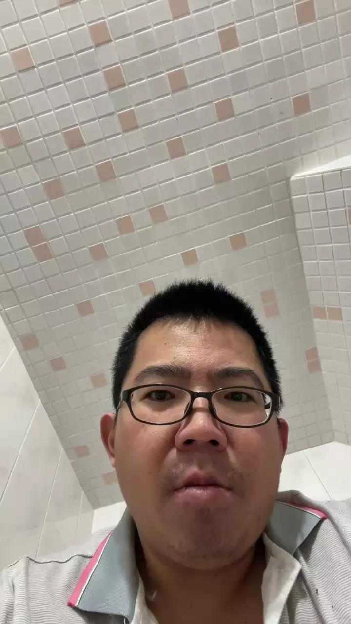 Edgemebear69 on Cam4 