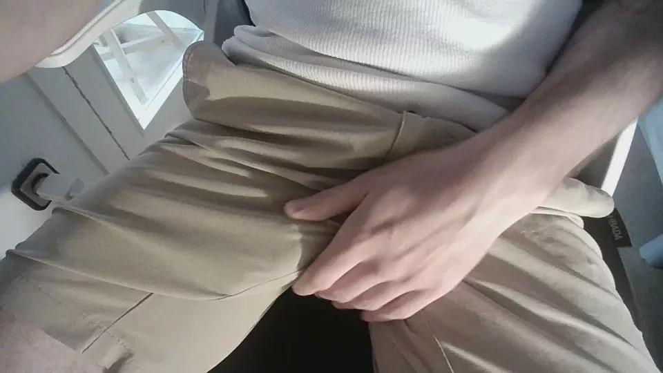 elincubo999 on Cam4 