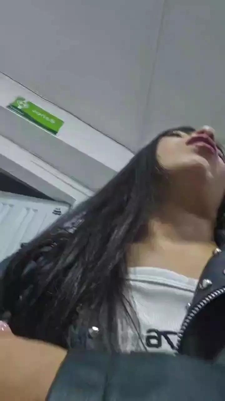 Estefanii_R on Cam4 