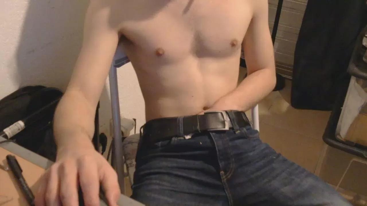 FrenchDonneLoad on Cam4 