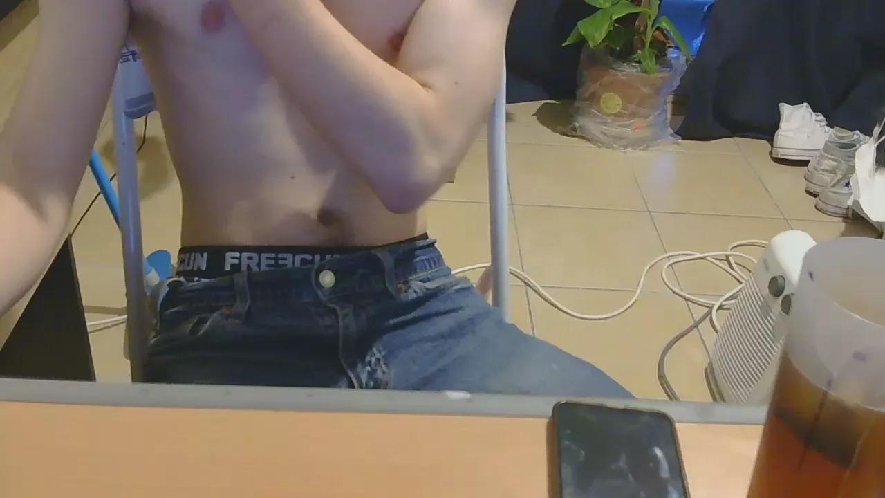FrenchDonneLoad on Cam4 