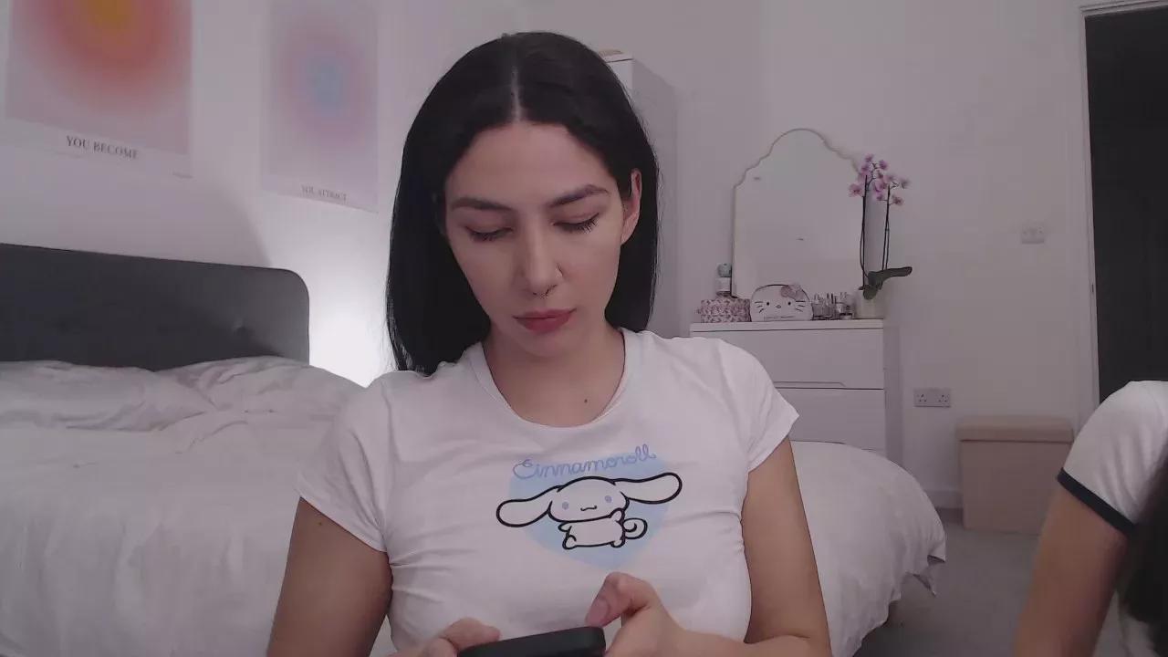 Friendzzone on Cam4 