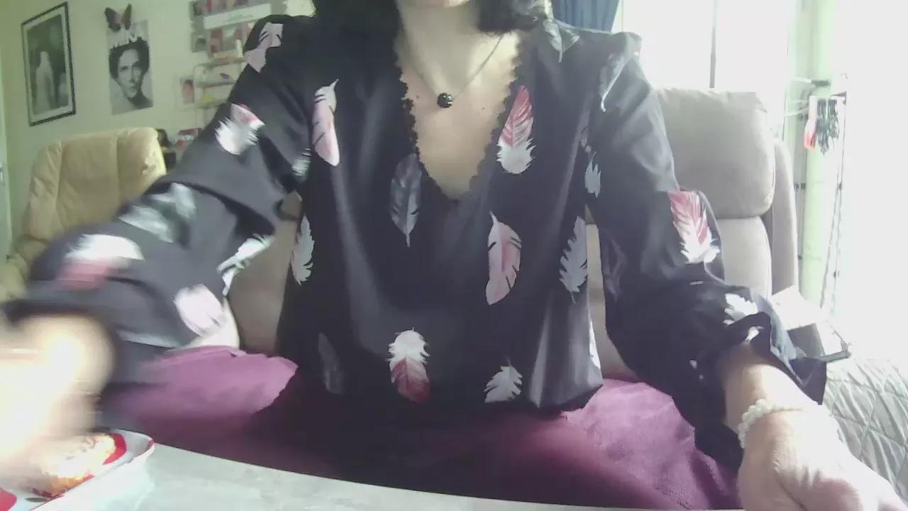 HAIRYCHIENNE on Cam4 