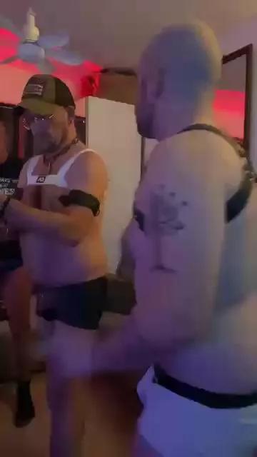 HairyGuy06 on Cam4 