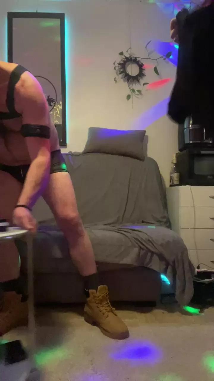 HairyGuy06 on Cam4 