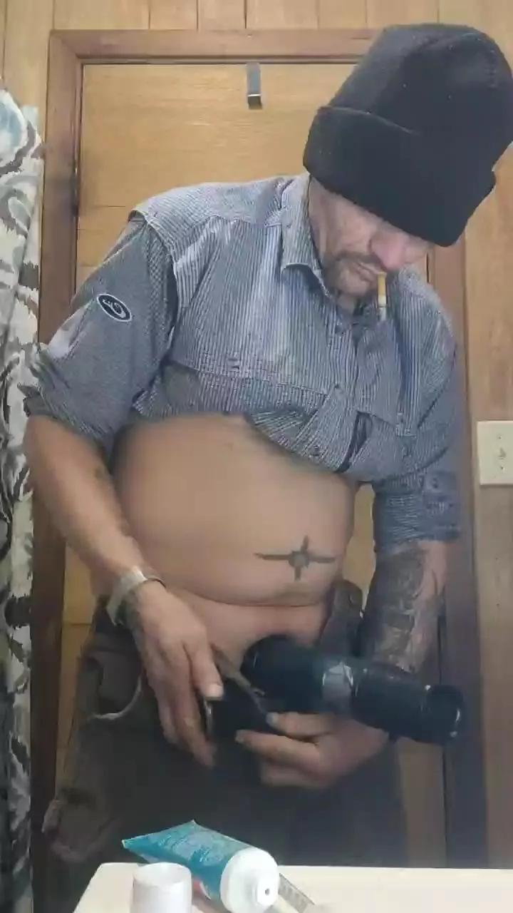 Hardhitter2005 on Cam4 