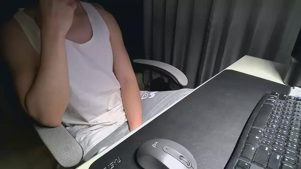 Heycumboy on Cam4 