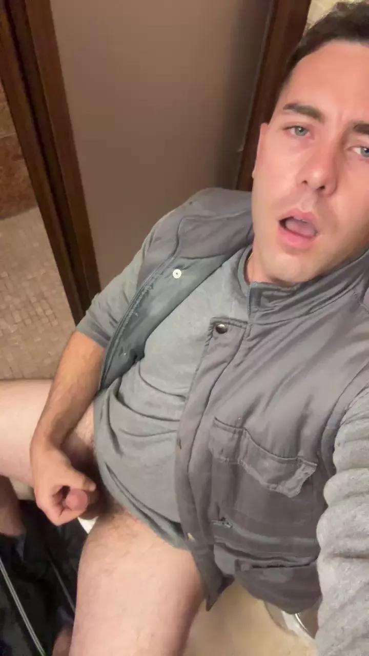 Irl2012 on Cam4 