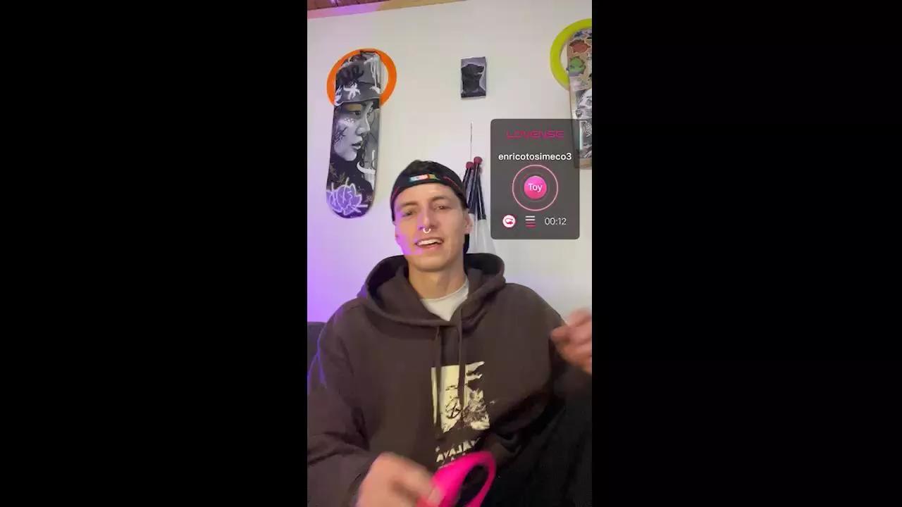 jamesss_ on Cam4 