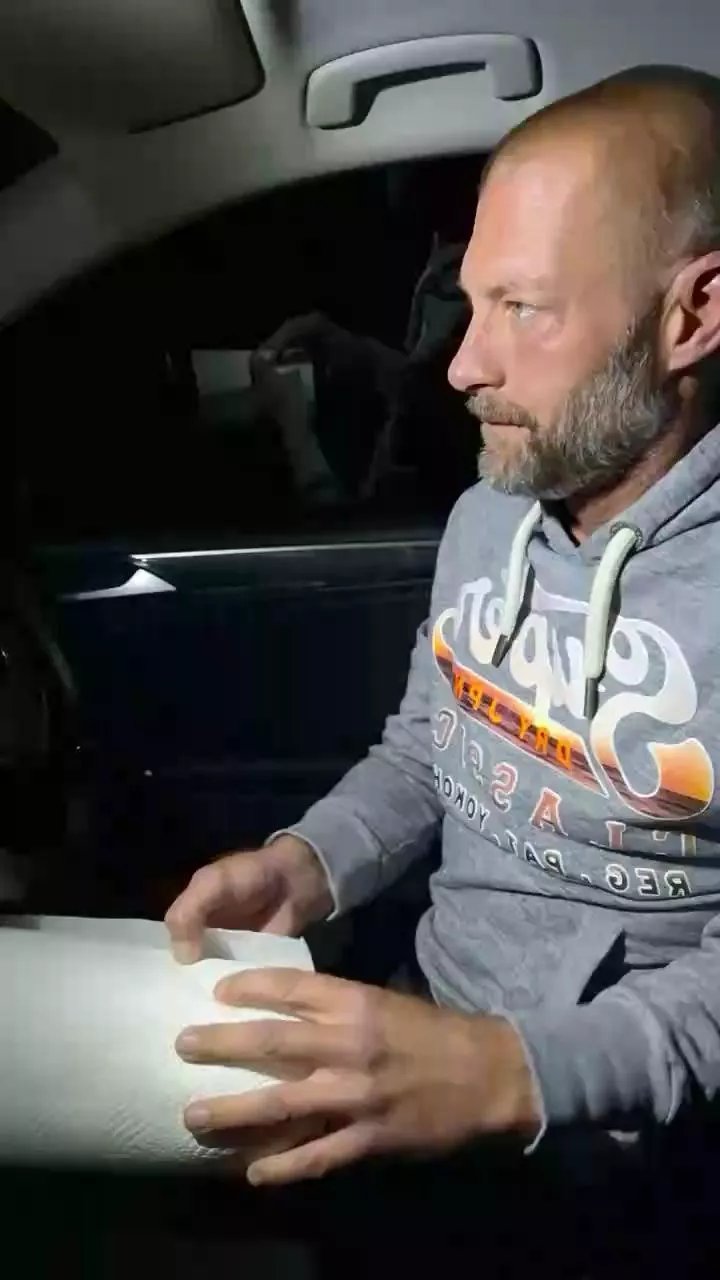 Offline Jan_uncensored on Cam4