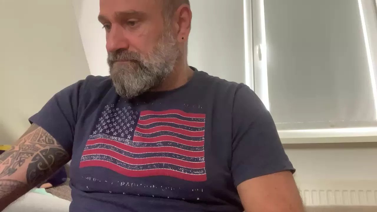 Offline jonny247 on Cam4