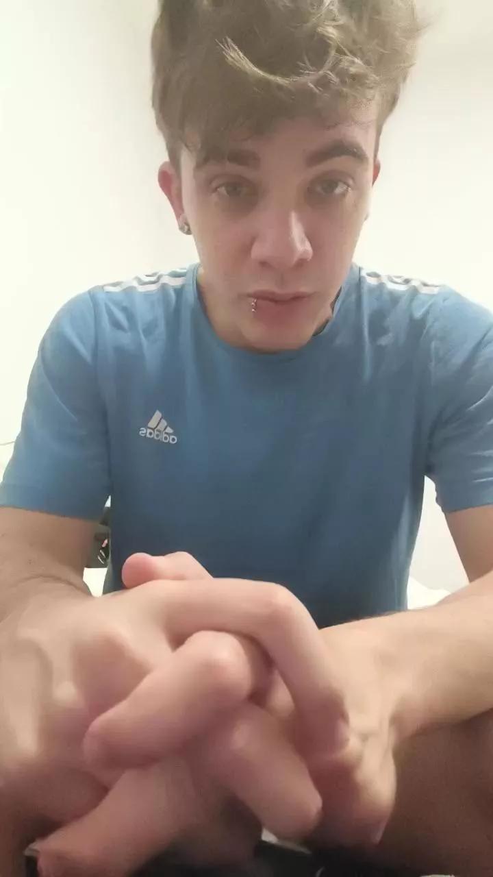 Jovencurioso18_ on Cam4 