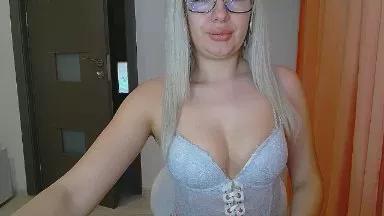Julianna69 on Cam4 
